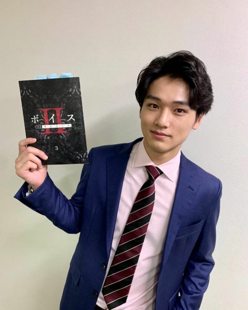 .
／
捜査一課の若手有望株
片桐役 #中川大輔 さん
＼

#唐沢寿明 さんの
現場マネージャーさんからの
オフショット提供です

実は、唐沢さんと同じ事務所...