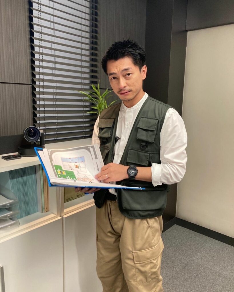 .
＼オフショット／

出動班の足達さんが
ECUで資料をチェック中

オフショットをお願いしたら、
遠藤さんご本人の提案で
お仕事中っぽい写真を撮ることに
わ...