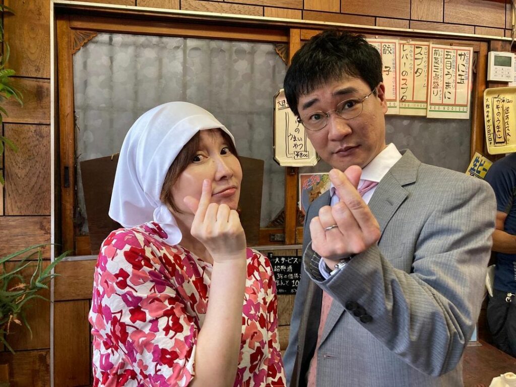 .
＼オフショット／

ECUメンバーが通う居酒屋
店主・志津役の #YOU さん

ECUの元副室長
落合役の #安井順平 さん

2年前の前作『ボイス』に
...