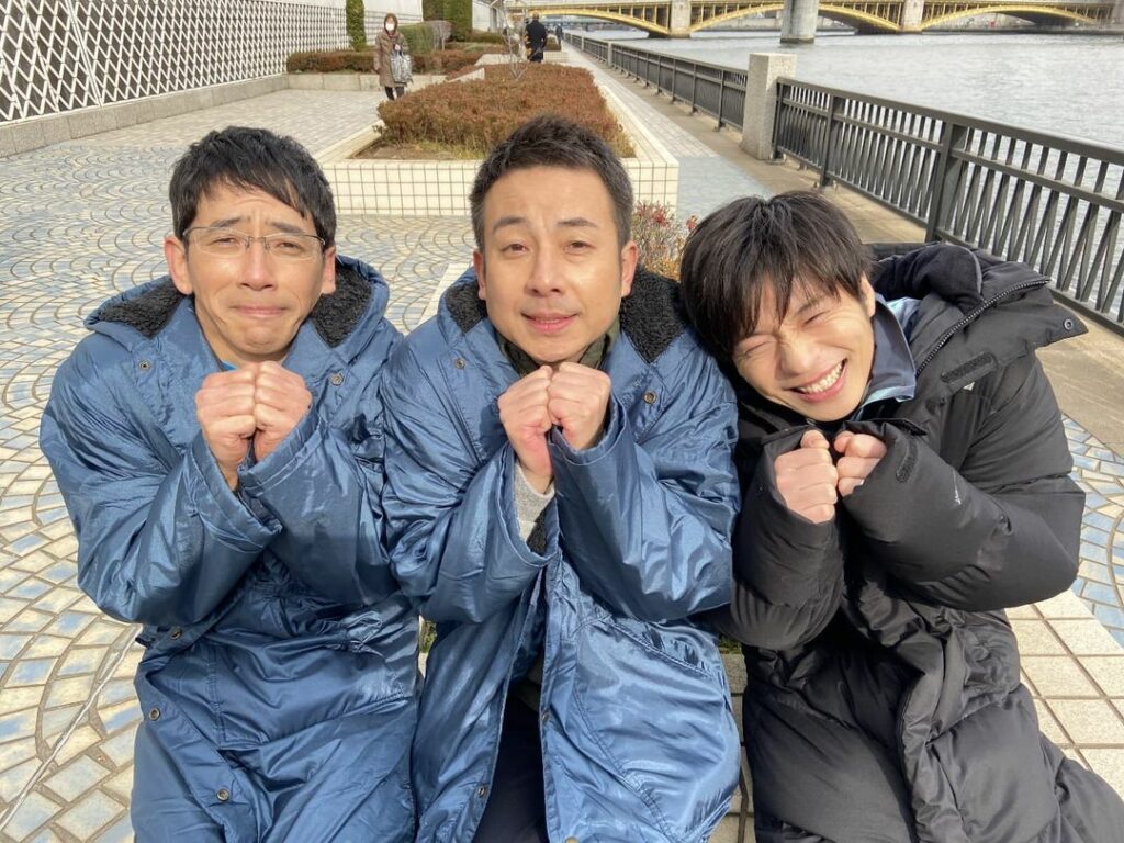 誕生日
本日は細川朝男を演じる #野間口徹 さんのお誕生日です おめでとうございます 

#パラレルでも結局仲良しなアニキと翔太くんw
#児嶋さんが挟まれてる謎...