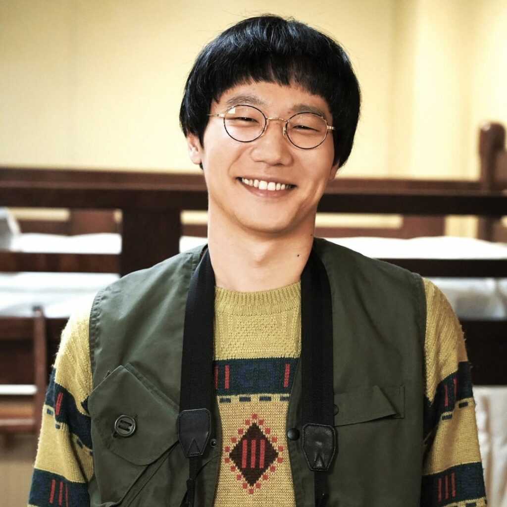 【キャラクター紹介⑯】
作業員部屋⌇蓬田蓮太郎 #前原滉

菜奈と翔太の船上結婚パーティに派遣された新米カメラマン
腕が悪く、妙に馴れなれしい

#あなたの番で...