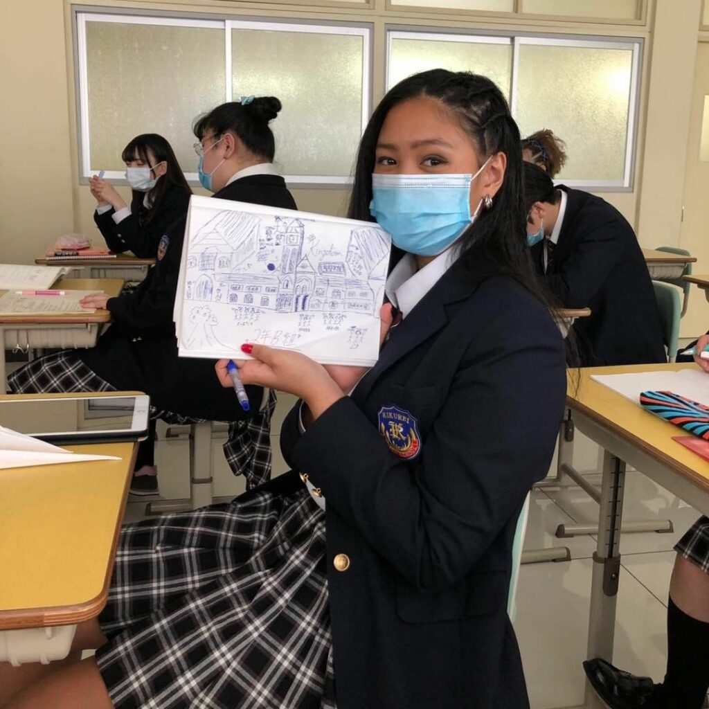 顔だけオフショット

舞画伯によるノートの落書き
遠藤先生の授業中は何をしていてもいいんですそれにしても上手ですね！

#顔だけ先生
#毎週土曜よる11時40分...