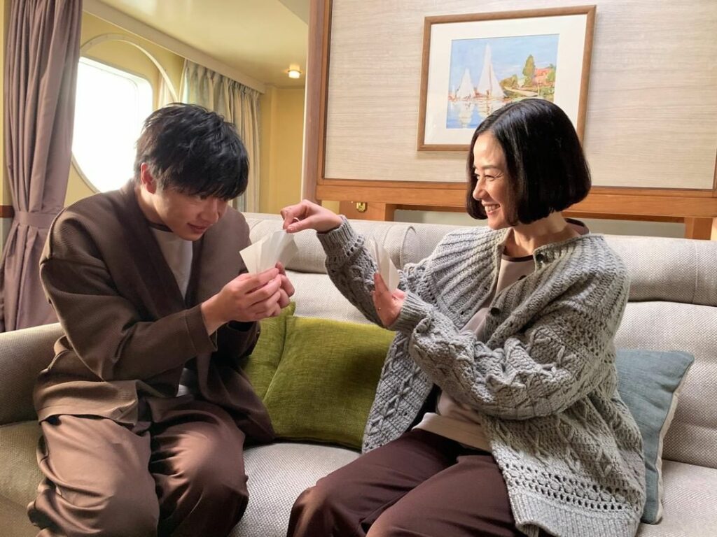 誕生日 本日は手塚菜奈を演じる #原田知世 さんのお誕生日です 
おめでとうございまぁぁぁす 

#田中圭
#菜奈ちゃんと翔太くん
#推理カードでババ抜き中 
...