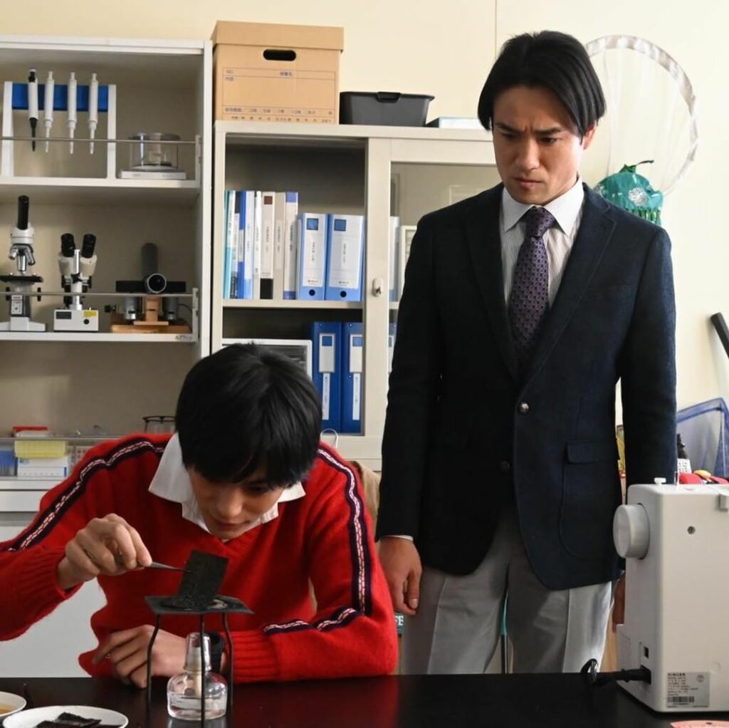 今週末放送の顔だけ先生第10話のシーン写真より
ラブラブ？な遠藤先生＆藤嶋先生

#顔だけ先生 
#今週は30分押しのよる12時10分〜放送
#学園ドラマ #土...