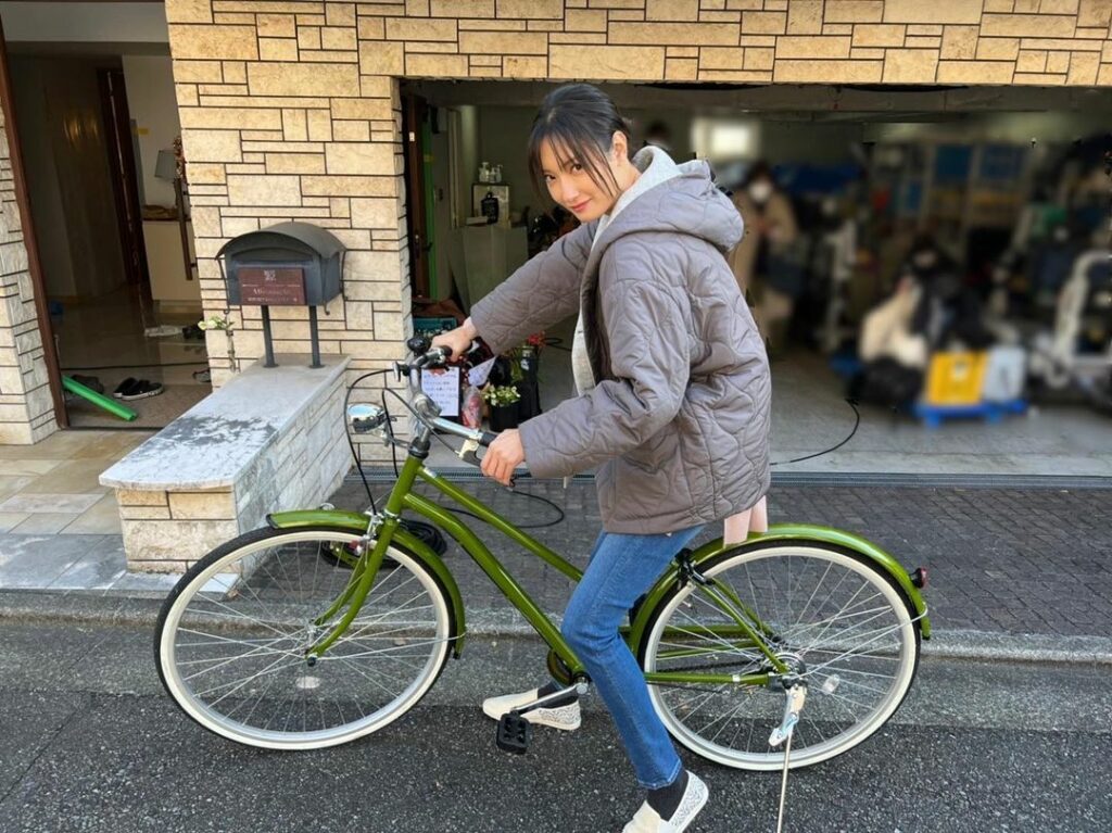 新春ドラマスペシャル #緊急取調室
ゲストの #菜々緒 さん
謎の家政婦役です
自転車に乗ってどこへー

#緊急取調室
#キントリ
#2022年1月3日よる9時...