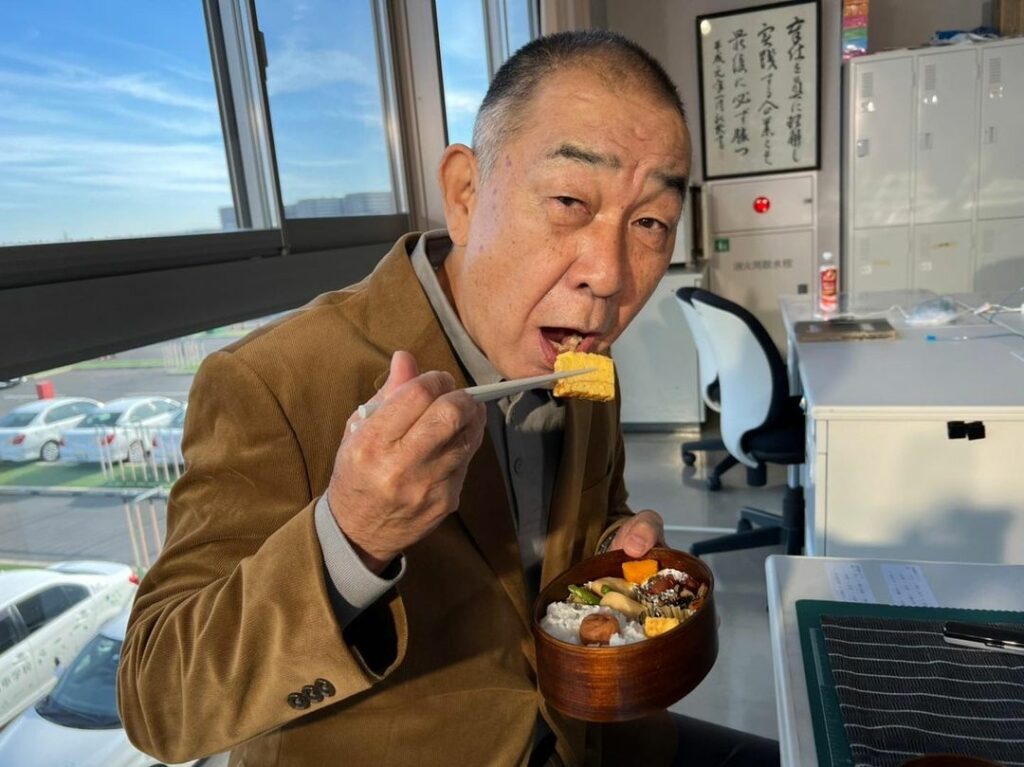 お弁当ぱくぱくな
#菱やん

美術部が作ったドラマ用のお弁当を
本当においしいなあ！と大満足の瞬間

#緊急取調室
#キントリ
#でんでん
#2022年1月3日...