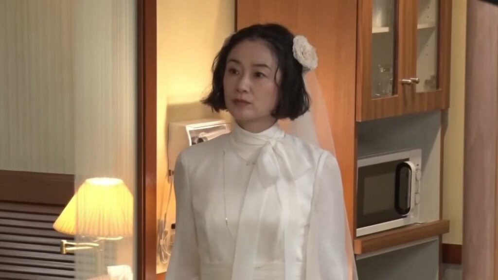 #あな番メイキング

ウェディングパーティー後の自室シーンの1コマ
菜奈ちゃんと翔太くんのイチャイチャ

#原田知世 #田中圭
#世界最強の
#おいで
#何度見...