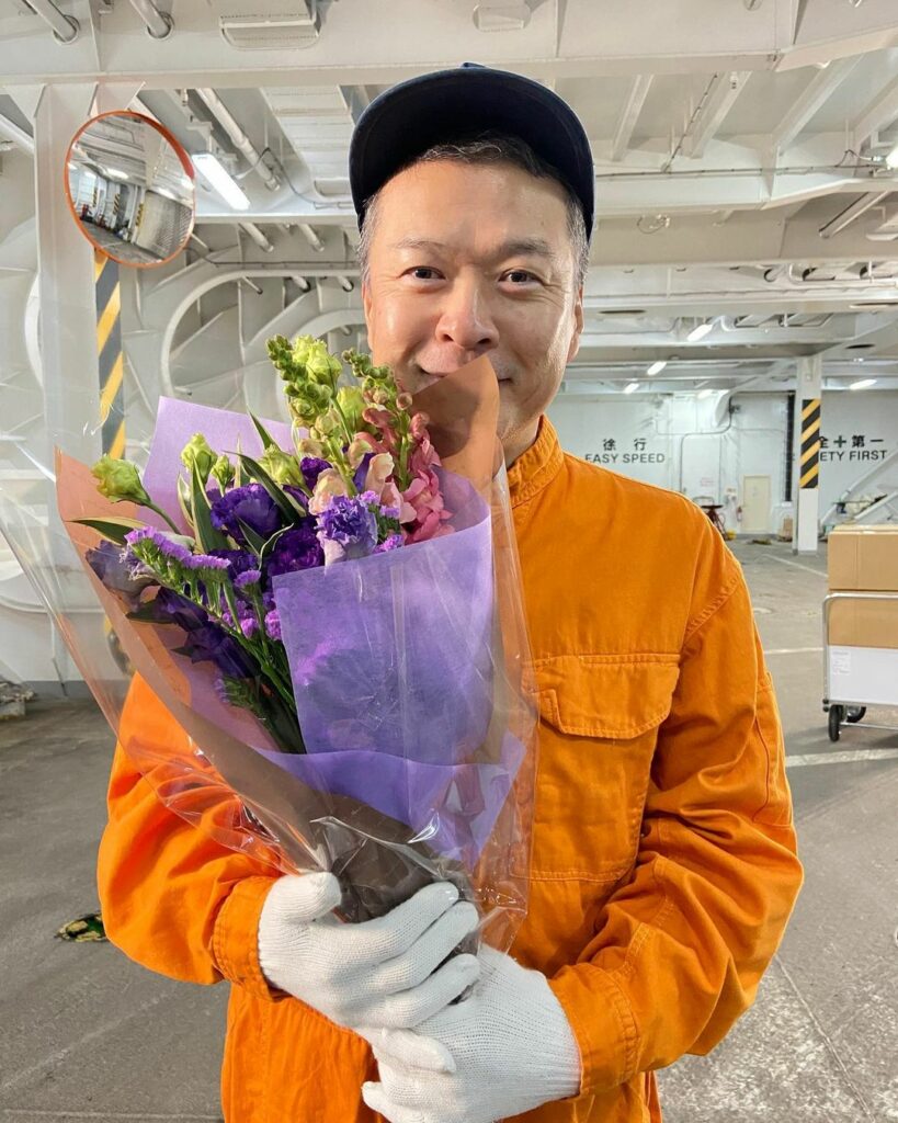 本日のクランクアップ写真は…
南雅和役の #田中哲司 さん

田中さん「今回変わった感じで出てくるので、見どころだと思います。」
オレンジ色のツナギが印象的南さ...