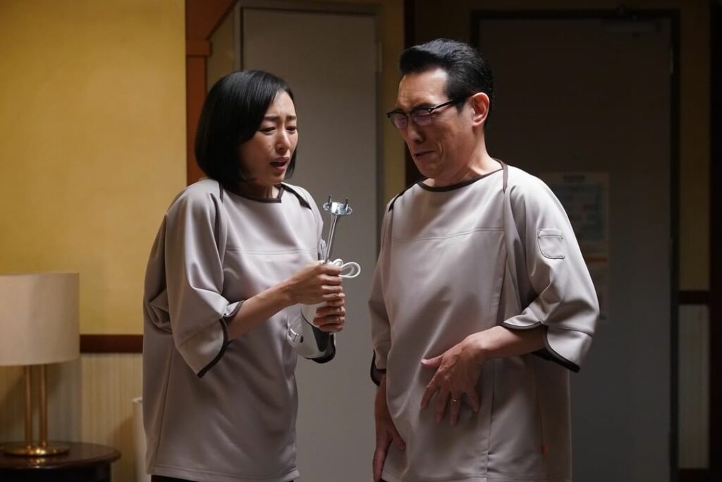あな番クイズ

Q. ドラマの名場面で早苗さんが持ち出したミキサー。映画では、どのような目的で登場をしたのか？

A. ①ウェディングケーキをつくるため、②身を...