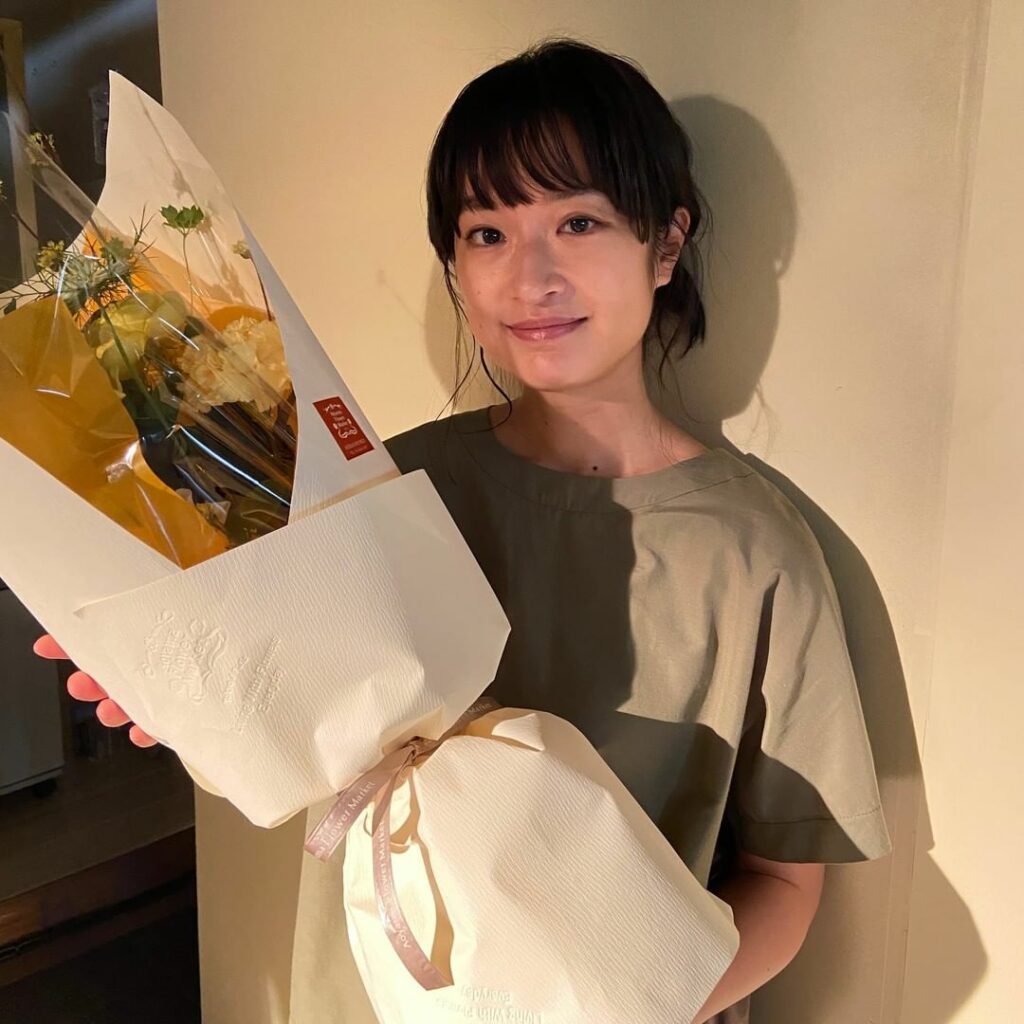 本日のクランクアップ写真は…
浦辺優役の #門脇麦 さん

門脇さんは「何回脚本を読んでも、複雑すぎて全体像を100%理解できてない気がするので、完成が楽しみで...