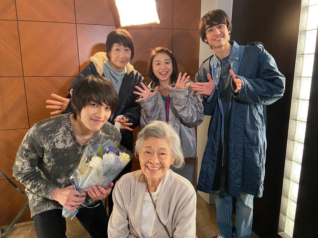 Ntv Anaban あなたの番です 本日のクランクアップ写真は 江藤祐樹役の 小池亮介 さん ドラマでは踊ったり怪しまれたりの江藤 フォロワーの皆さまの新犯人予想ランキングでも 6位にランク Media Wacoca Japan People Life Style
