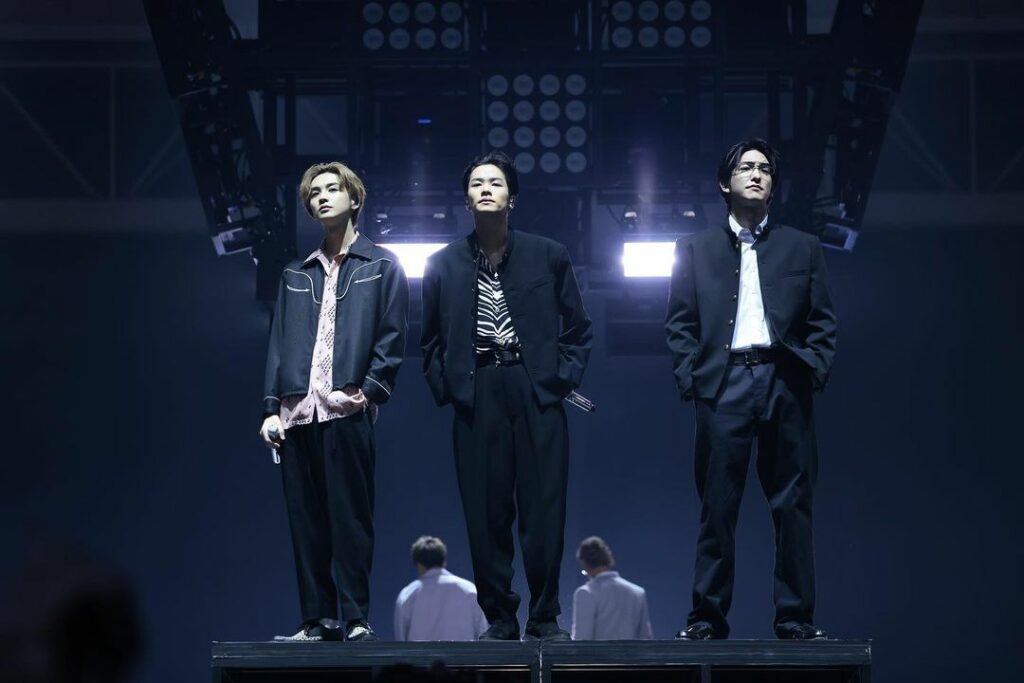 . 
鬼邪高鳳仙が
#THERAMPAGE ライブ@幕張メッセに
サプライズ登場

轟「こんばんは。鬼邪高全日の轟です。」
小田島「#まいど殺し屋鳳仙だす」
楓...