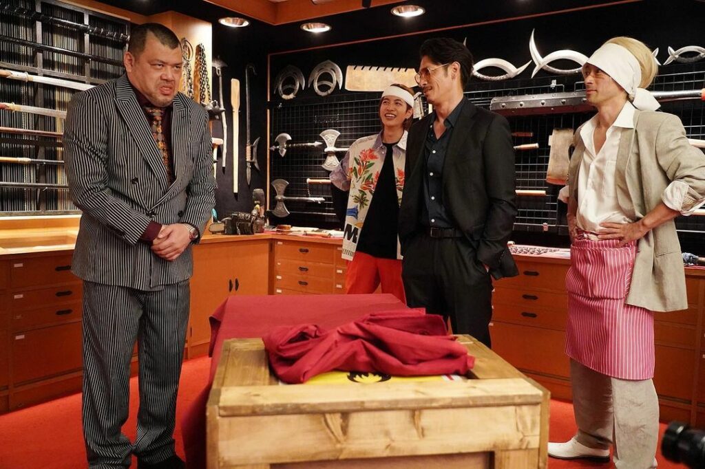みんな大好き、謎の店主。
もちろん #極主夫道ザシネマ にも
ご登場しております！

今回は龍に何を用意したのでしょうか…？
そして、私たちは
何を見てしまうの...