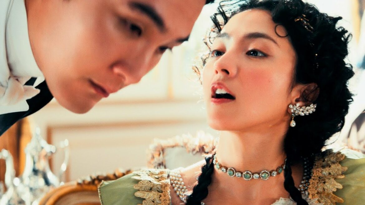 UQUEEN・満島ひかり、松田龍平に耳元で求めるものは…／UQ mobile CM+メイキング