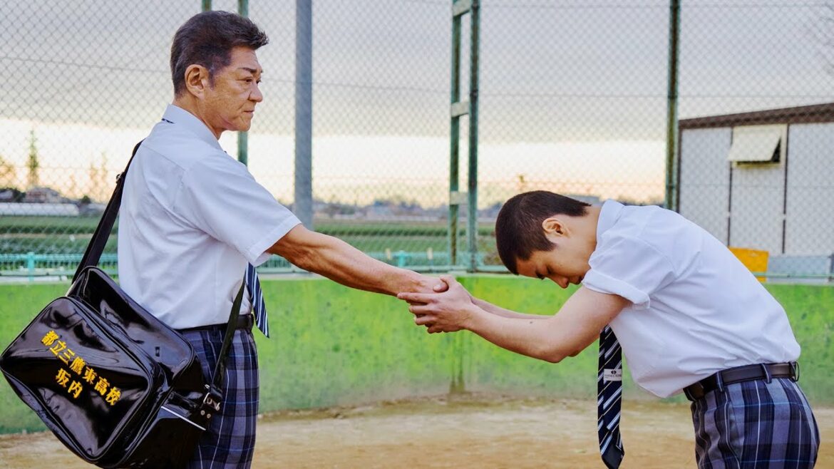 野球部主将・小沢仁志、醍醐虎汰朗と気合いの握手！映画『野球部に花束を』本編映像
