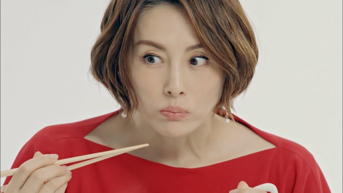 米倉涼子、ラーメン選びも失敗しない！食べっぷりも披露／マルちゃんZUBAAAN！CM