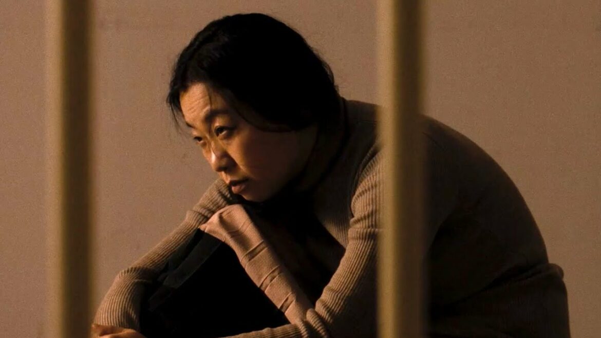 いとうあさこ主演、45歳未婚は市民権剥奪!?街から排除される不安を抱える／映画『鈴木さん』予告編