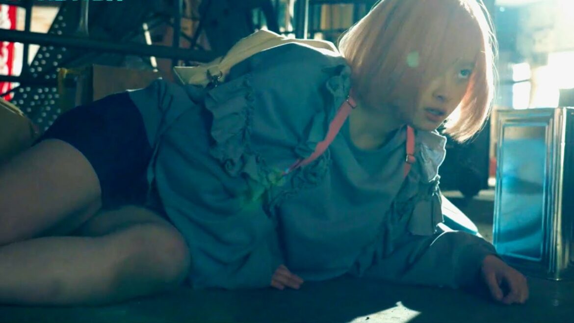 橋本環奈、飛び蹴り連発も城田優に蹴散らされ絶体絶命！映画『バイオレンスアクション』本編映像