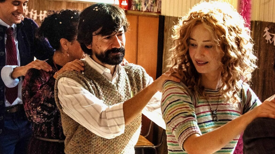 ジェンガで家族がひとつに。この後、夫の衝撃的な告白が…映画『靴ひものロンド』本編映像