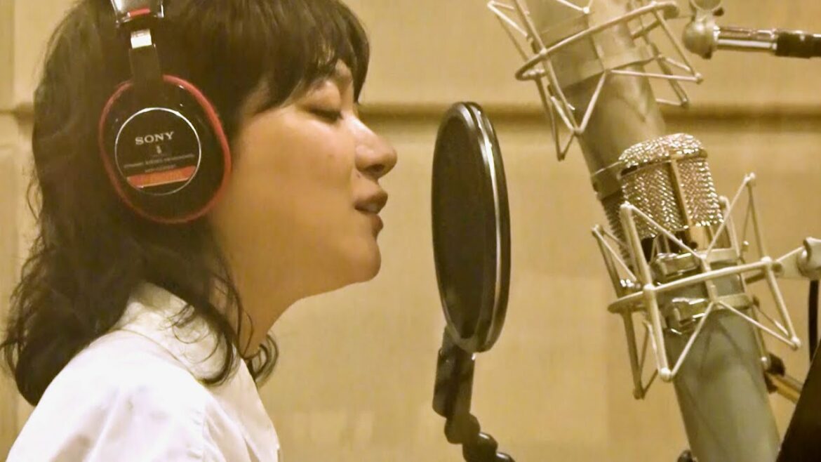 三浦透子、主題歌「風になれ」歌唱！羊文学・塩塚モエカ作詞作曲、ESME MORI編曲／映画『そばかす』三浦透子主題歌レコーディング映像