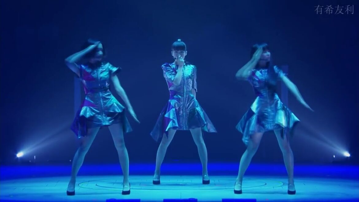 27  Perfume - NIGHT FLIGHT (Live)