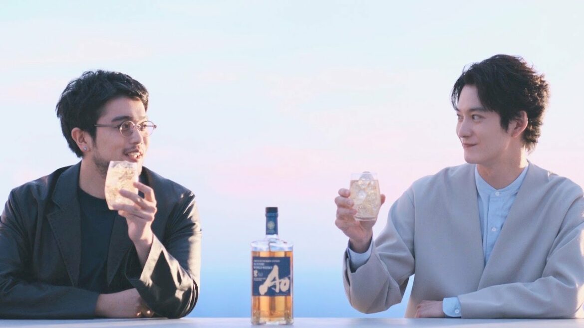 King Gnu井口理、岡田将生に敬語を禁止！／SUNTORY「碧Ao」CM
