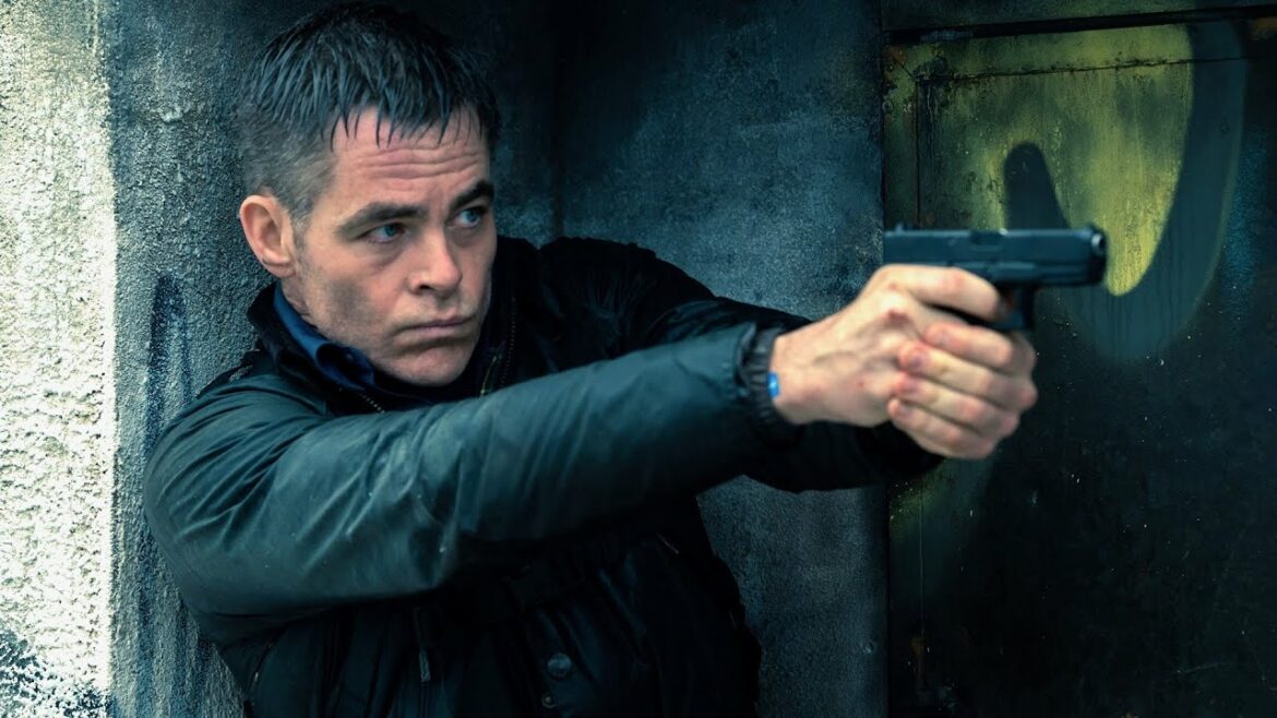 クリス・パイン、ベルリン市街地での銃撃戦メイキング／映画『ザ・コントラクター』メイキング映像