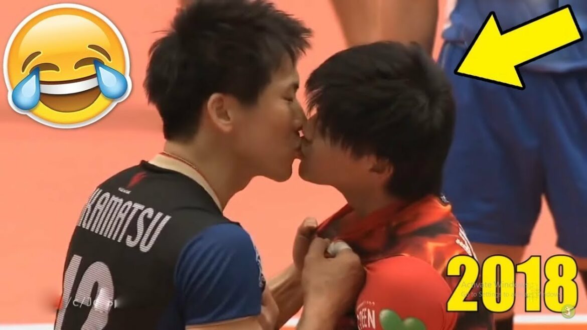 かわいい日本人プレイヤーがバレーボールでキス ( Kiss Volleyball)