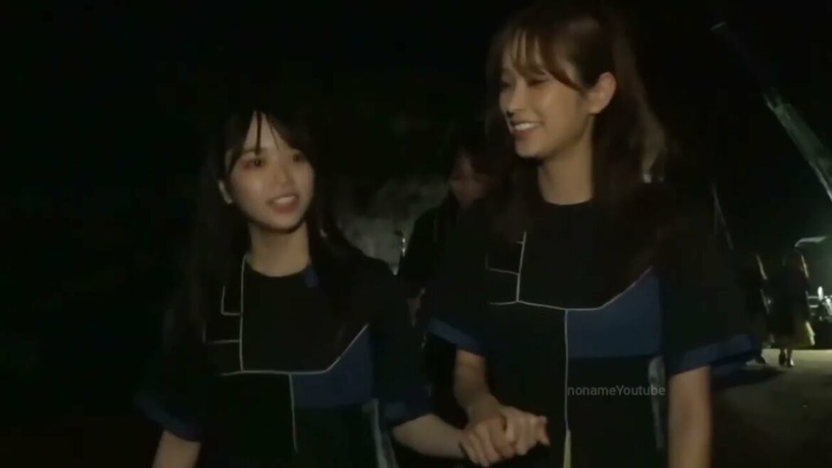 日向坂46 お手てつないでる山口陽世と佐々木久美