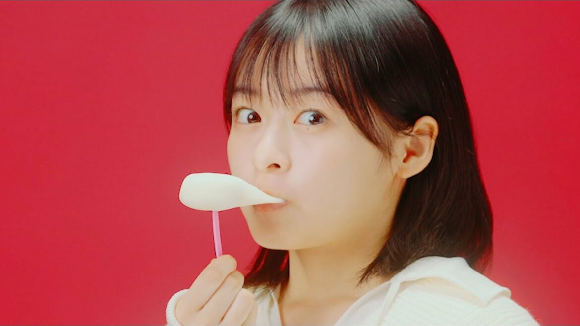 森七菜、CGじゃない弾むぷにぷにモチの秘密を紹介／ロッテ「雪見だいふく」CM＋メイキング＋インタビュー