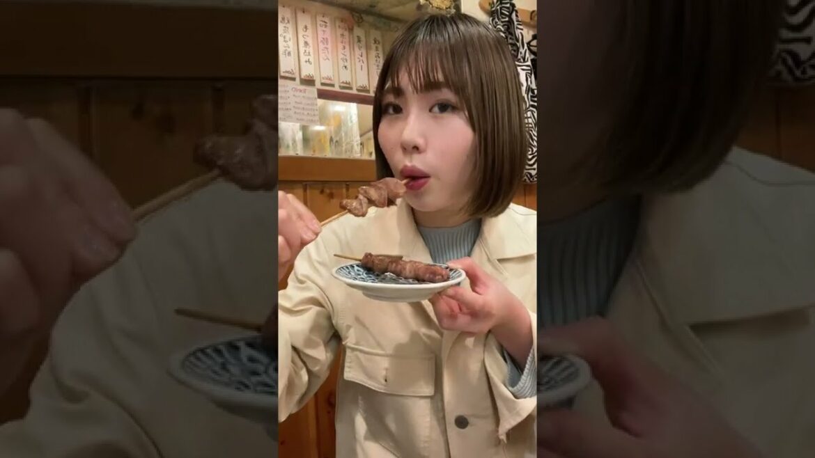 新宿の飲み屋街で串焼きで飲む女のある日の晩酌　＃shorts
