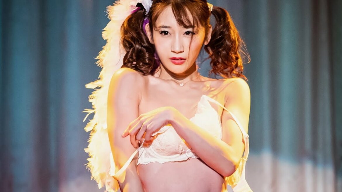 元AKB48小原春香、可憐に舞うストリップ嬢役！注目のメイキング／映画『愚か者のブルース』メイキング映像