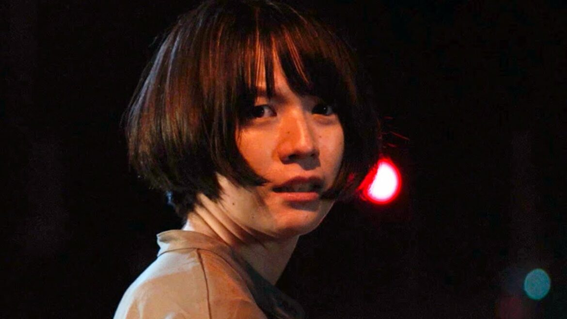 謎の男から逃げる女は母親殺しについて語り出す／多重人格性をめぐる新たなJホラー映画『啄む嘴』予告編
