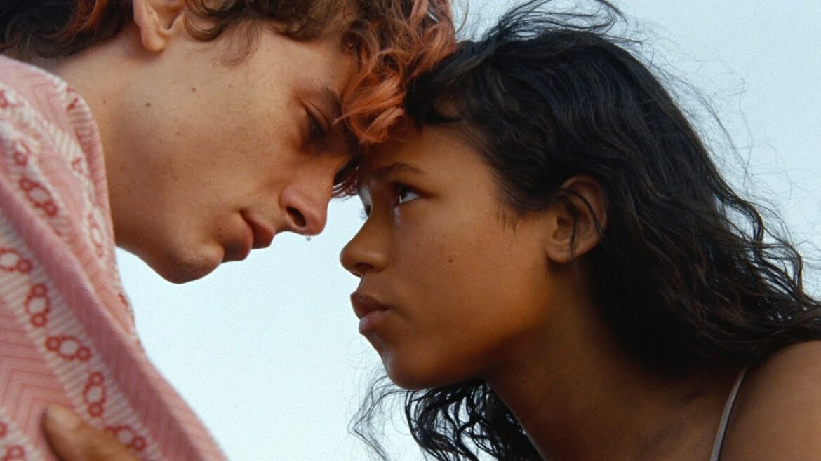 人を喰べて生きる若者たちを描いた純愛ホラーに賛否両論！映画『ボーンズ アンド オール』予告編