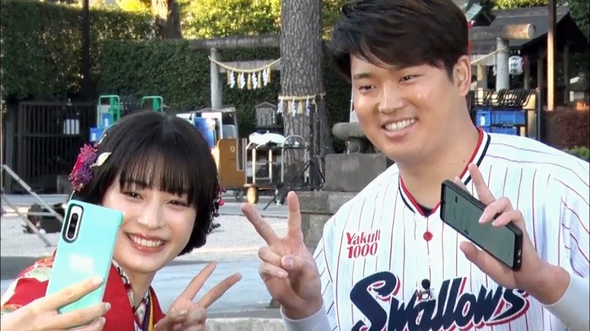 広瀬すず、“村神様”村上宗隆選手に本塁打100本を無茶ぶり！横浜流星は餅つき／富士フイルムCM＋メイキング＋インタビュー