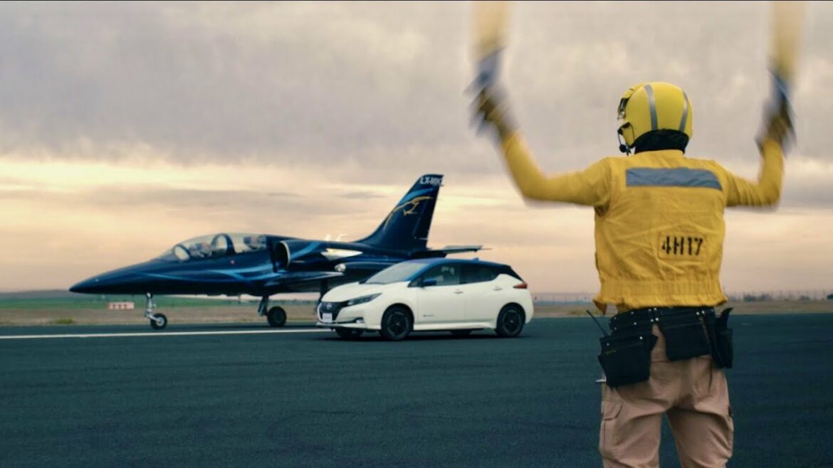 日産リーフVSジェット機、リアル加速力対決！電気自動車はジェットを超えられるか？「日産 電気自動車vs JET篇」新CM＋特別ムービー