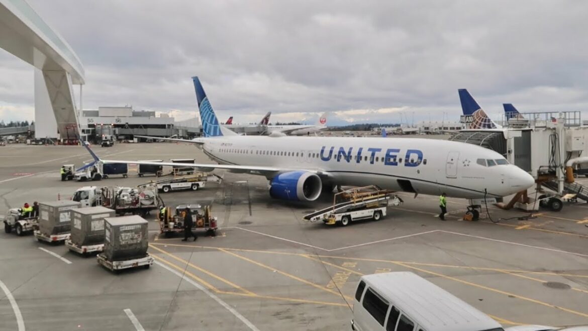 My United Airlines First Class Flight Experience Seattle To Philadelphia - Short Layover In Denver