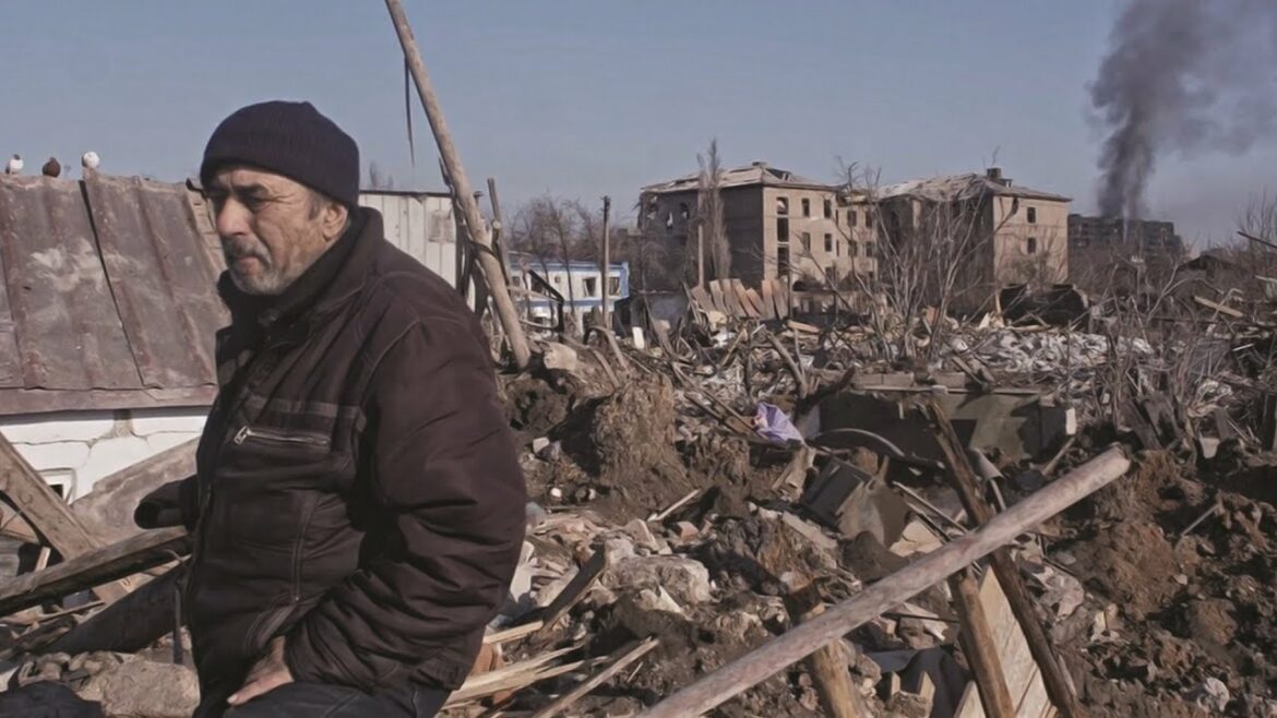 ウクライナ侵攻から1年、戦禍の惨状で生きる人々の日常／映画『マリウポリ 7日間の記録』予告編