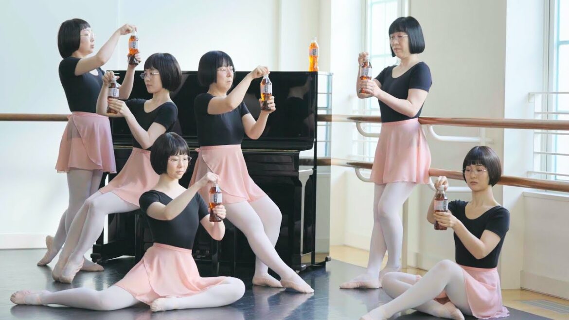 阿佐ヶ谷姉妹がレオタード姿で増殖しメタバース状態!?／サントリー烏龍茶新CM＋インタビュー＋メイキング