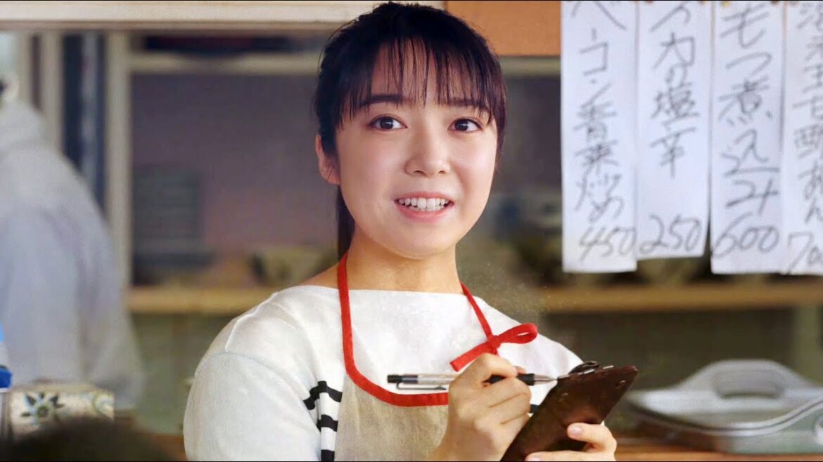 上白石萌音、定食屋で働く元気娘に！MONGOL800キヨサクが名曲「川の流れのように」歌唱／サントリー生ビールCM＋メイキング＋インタビュー