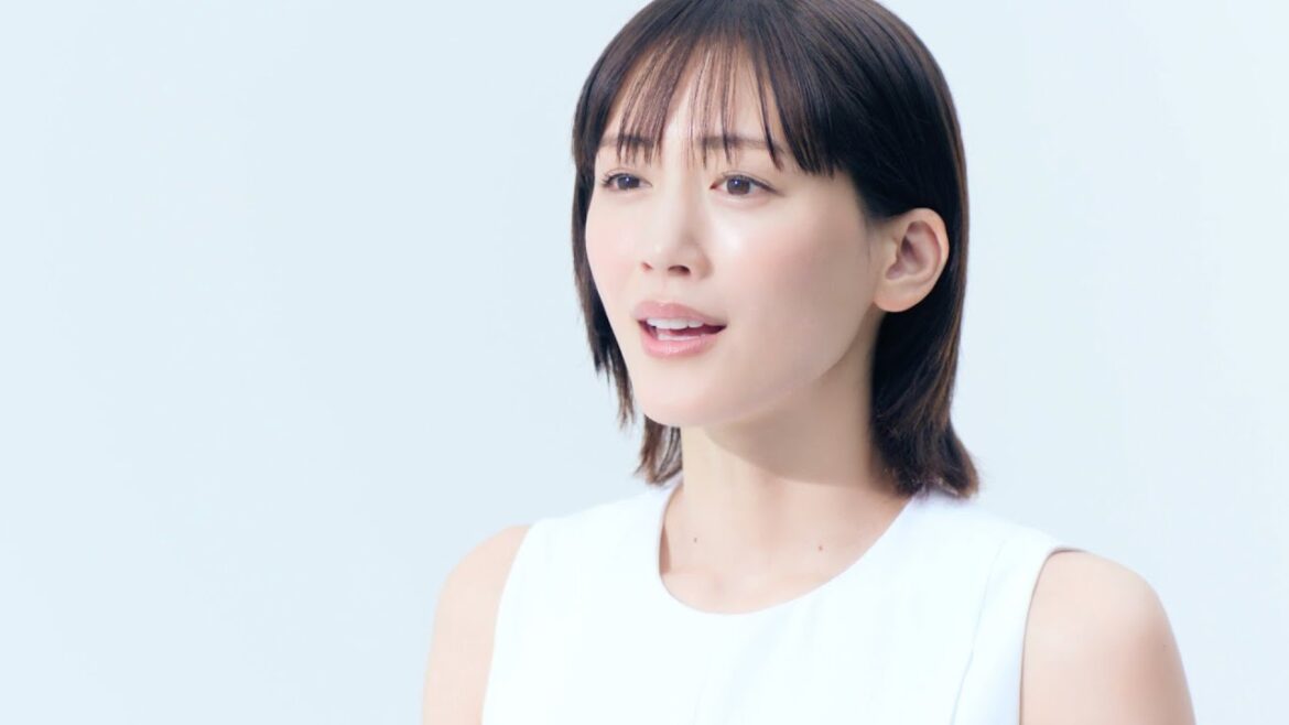 綾瀬はるか、ノースリーブのドレスで美肌映え 伸びやかに歌う/江崎グリコ「タンサ脂肪酸プロジェクト」CM 綾瀬はるか、ノースリーブのドレスで美肌映え 伸びやかに歌う/江崎グリコ「タンサ脂肪酸プロジェクト」CM