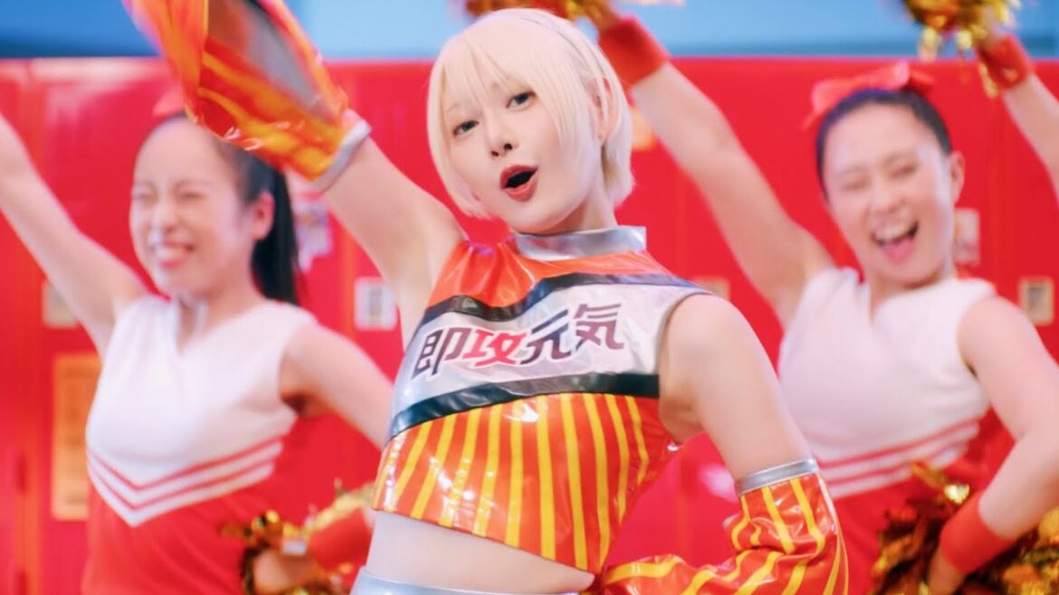 篠崎こころ、あざとかわいいチアダンスで元気を注入！明治「即攻元気」WEBCM＋インタビュー＋メイキング