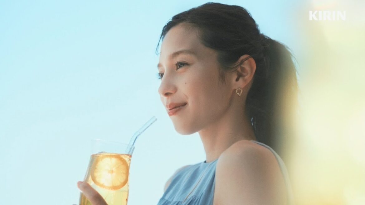 中条あやみ、あの夏の午後を懐かしむ…山下達郎の書き下ろし「Sync Of Summer」／キリン 午後の紅茶CM