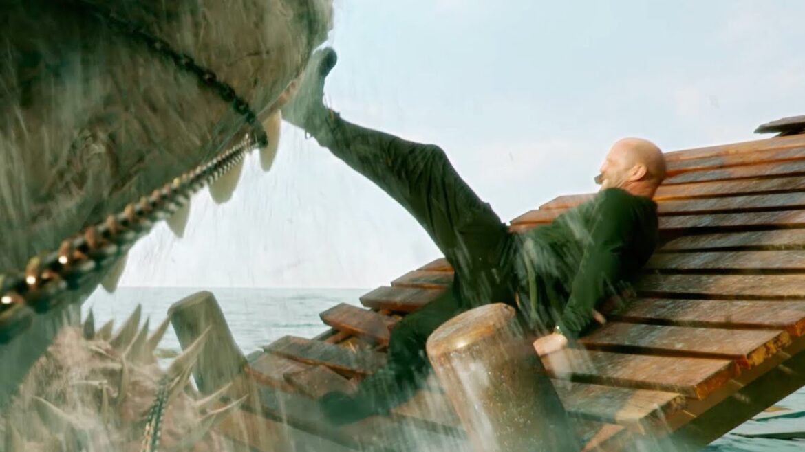 ジェイソン・ステイサム、片足で巨大ザメを制圧!? 映画『MEG ザ・モンスターズ2』予告編