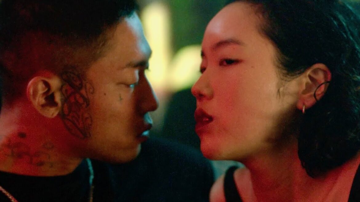 韓国系フランス人のパク・ジミンが養子縁組の複雑な内面を見事に演じる／映画『ソウルに帰る』予告編