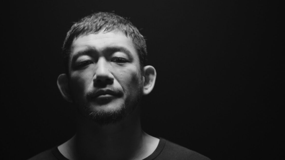 ブラフマンTOSHI-LOW、バンドを始めた時からずっと夢の中にいる／サッポロ生ビール黒ラベルコメント＋メイキング