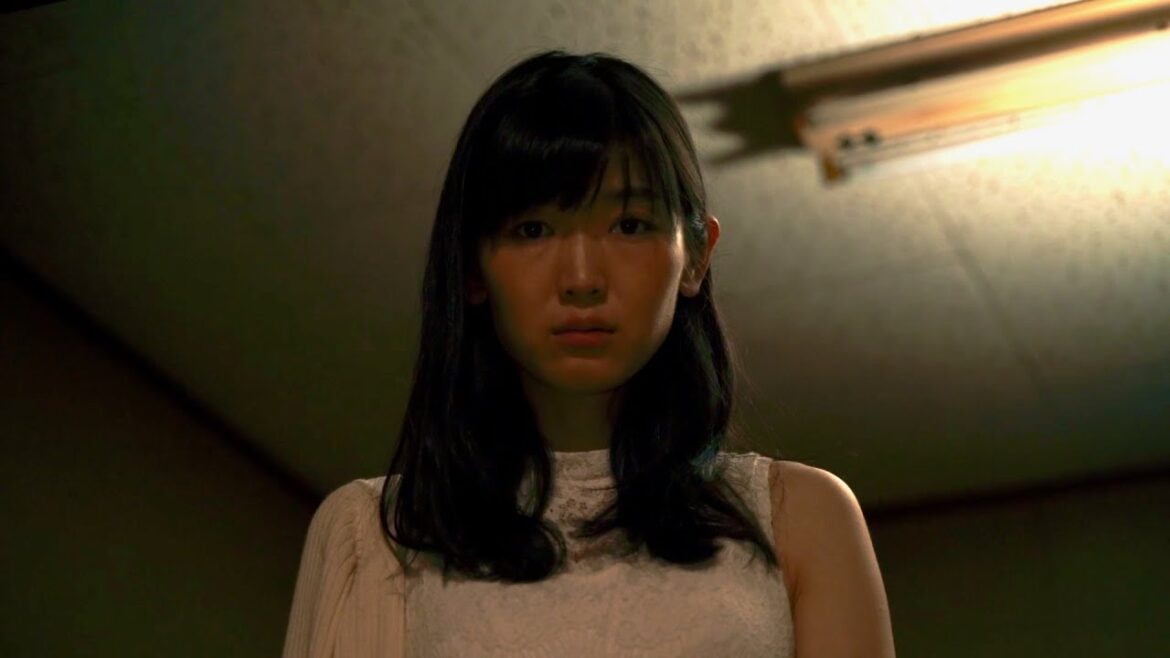 小原徳子(木嶋のりこ)、誘拐された娘を探さない母親に／映画『いずれあなたが知る話』予告編