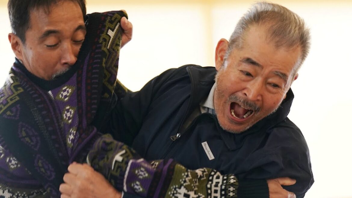 藤竜也、じじいを甘く見るな！とチンピラ風男を投げ飛ばし！映画『高野豆腐店の春』本編映像