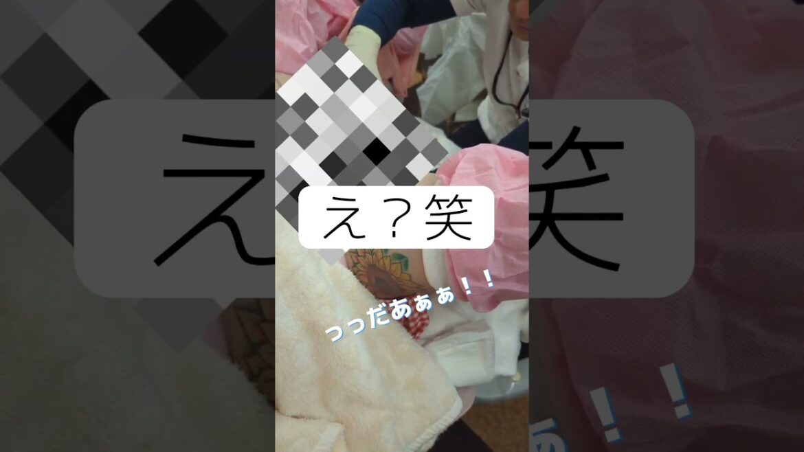 お腹から目を開いて飛び出す赤ちゃんの顔がこちらです