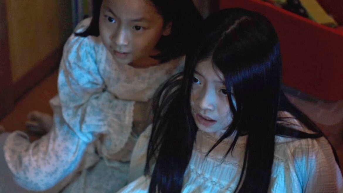 死んだはずの長男の出現に狂っていく家族／映画『震える家族』予告編